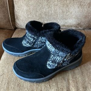 Sketchers Women's relaxed fit Easy- Going warmhearted Boot